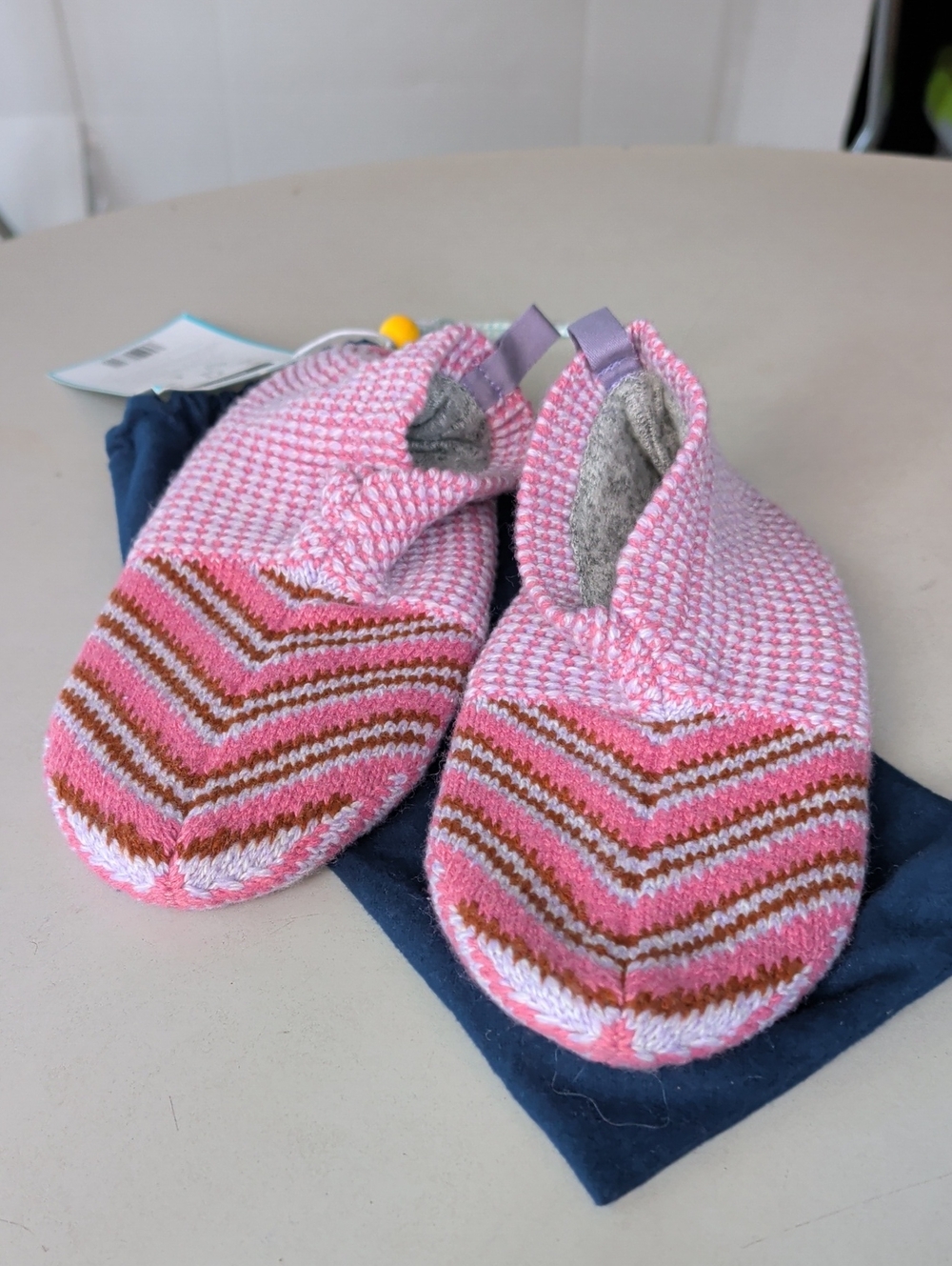 Bombas Pink Chevron Knit One-Piece Gripper Slippers SZ Small( 7-8.5) Soft Cozy